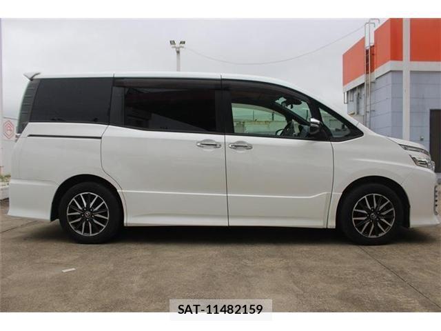 Toyota VOXY 2016-05 7226895-13