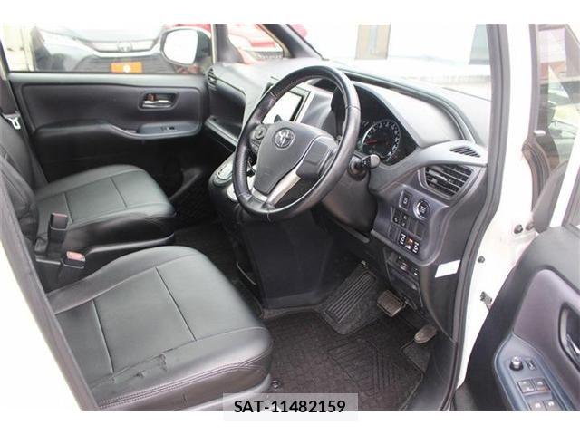 Toyota VOXY 2016-05 7226895-24