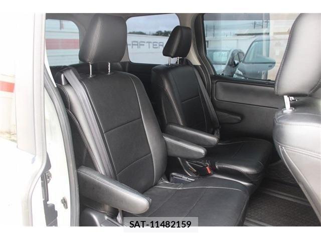 Toyota VOXY 2016-05 7226895-27