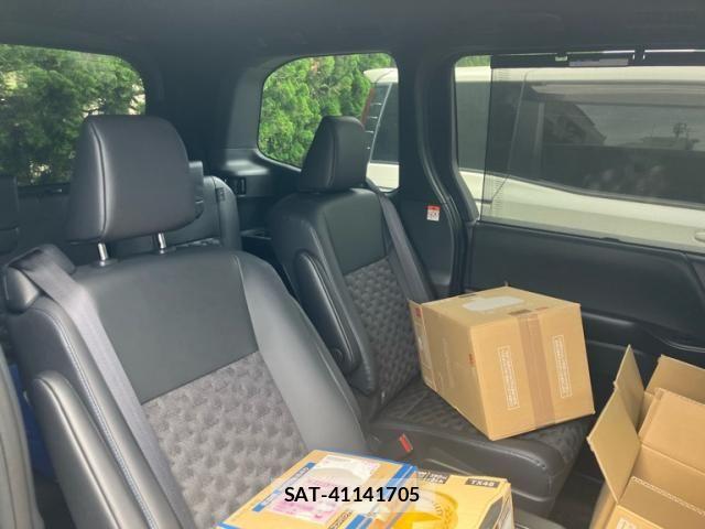 Toyota VOXY 2024-10 7226993-11