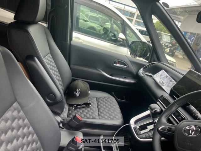 Toyota VOXY 2024-10 7226993-12