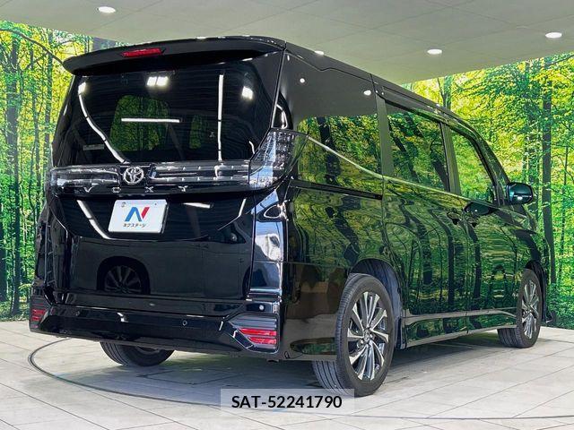 Toyota VOXY 2023-08 7226987-17