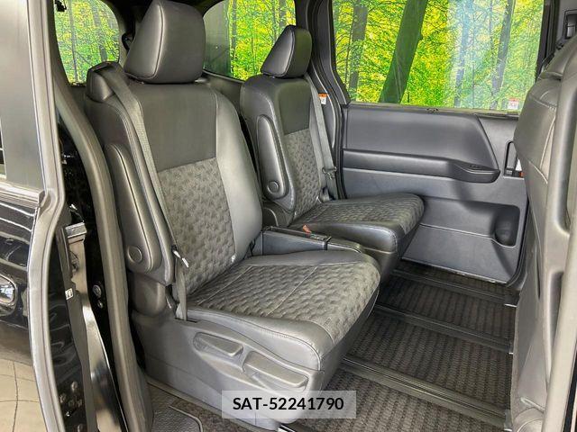 Toyota VOXY 2023-08 7226987-8