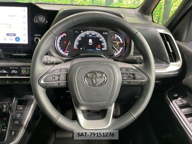 Toyota VOXY 2023-10 7226986-11
