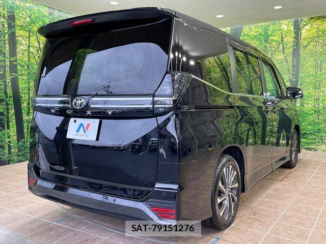 Toyota VOXY 2023-10 7226986-17
