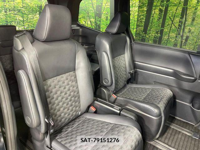 Toyota VOXY 2023-10 7226986-8