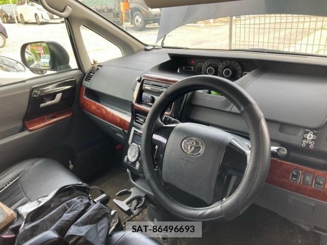 Toyota VOXY 2010-01 7226852-9
