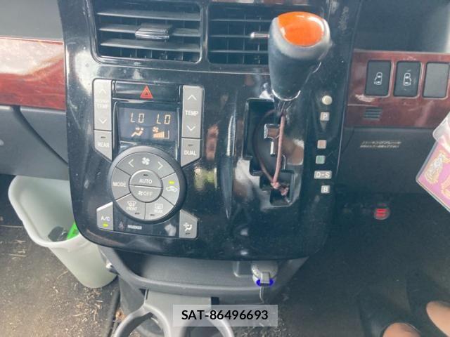 Toyota VOXY 2010-01 7226852-17
