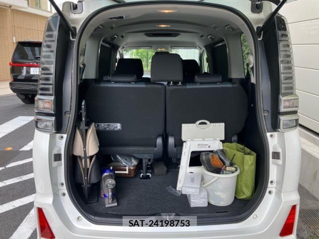 Toyota VOXY 2014-01 7226873-9