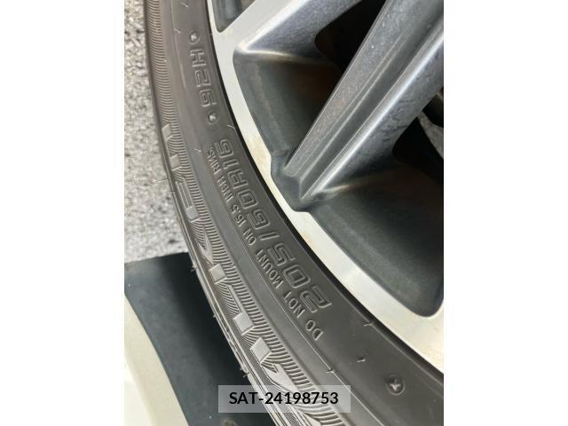 Toyota VOXY 2014-01 7226873-14