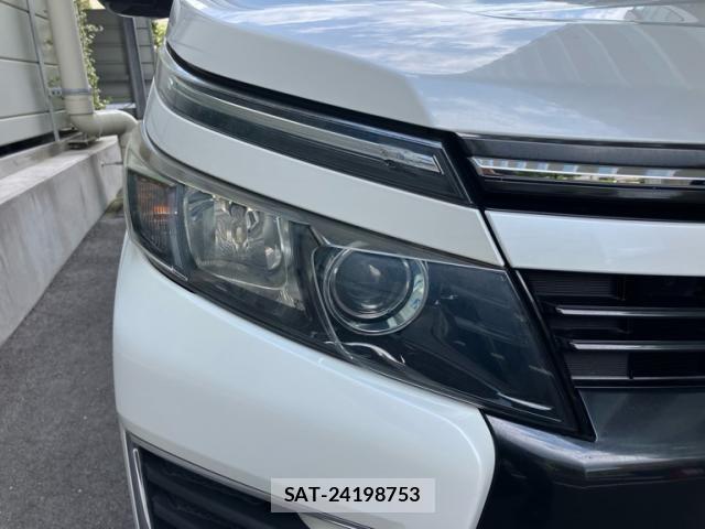 Toyota VOXY 2014-01 7226873-15