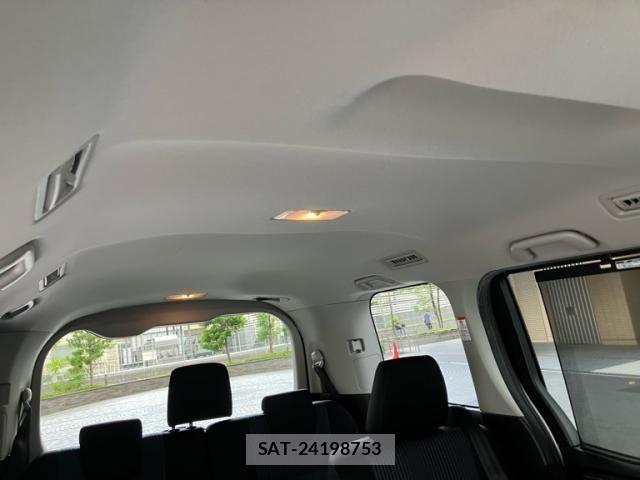 Toyota VOXY 2014-01 7226873-21