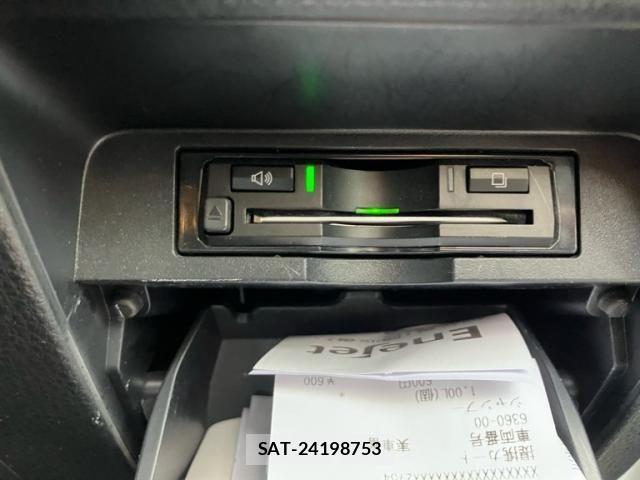 Toyota VOXY 2014-01 7226873-23