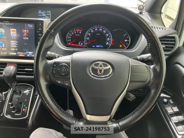 Toyota VOXY 2014-01 7226873-26