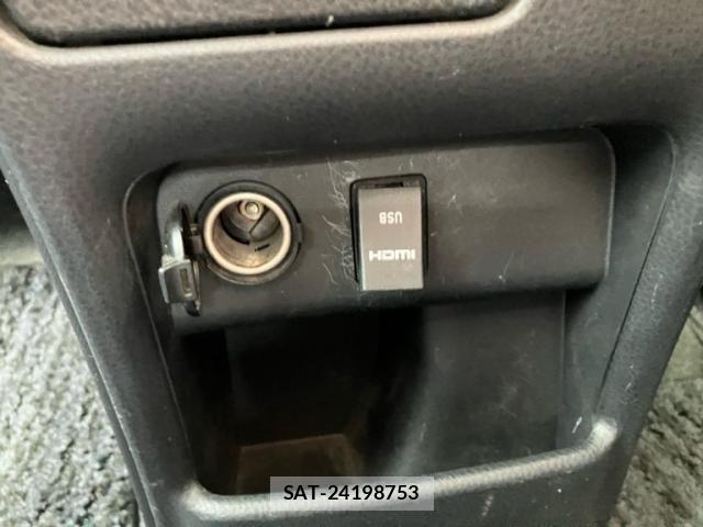 Toyota VOXY 2014-01 7226873-27