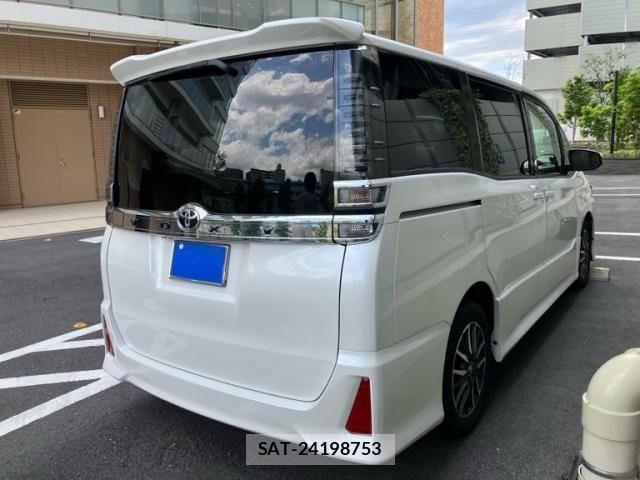 Toyota VOXY 2014-01 7226873-3