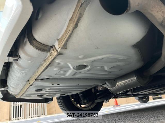 Toyota VOXY 2014-01 7226873-7