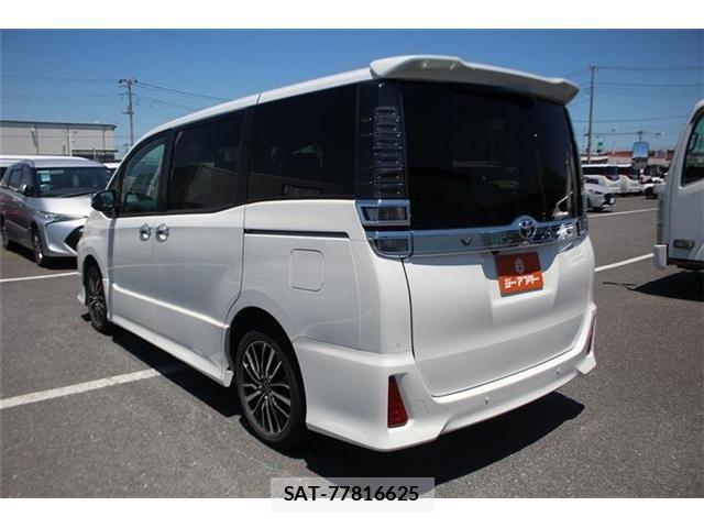 Toyota VOXY 2020-03 7226939-11