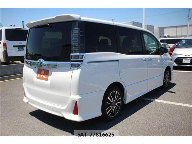 Toyota VOXY 2020-03 7226939-13