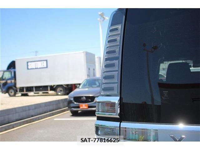 Toyota VOXY 2020-03 7226939-25