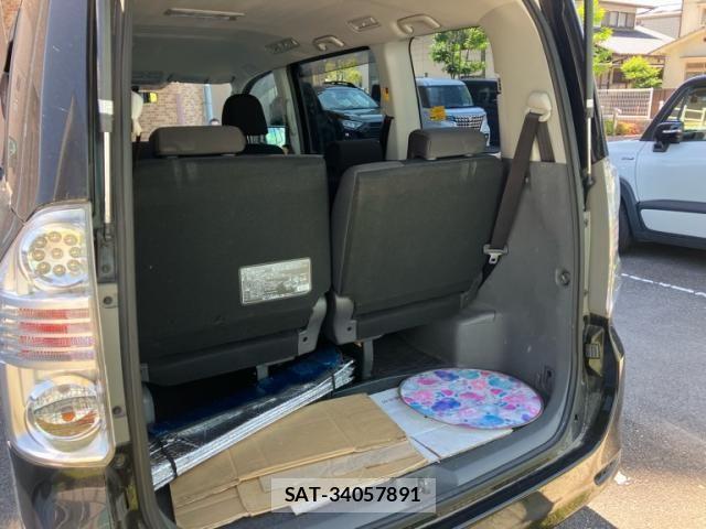 Toyota VOXY 2010-01 7226858-11