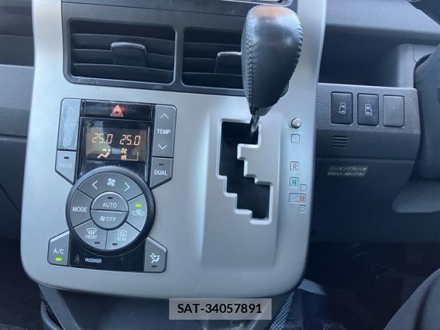 Toyota VOXY 2010-01 7226858-17