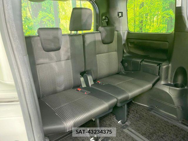 Toyota VOXY 2020-08 7226945-9