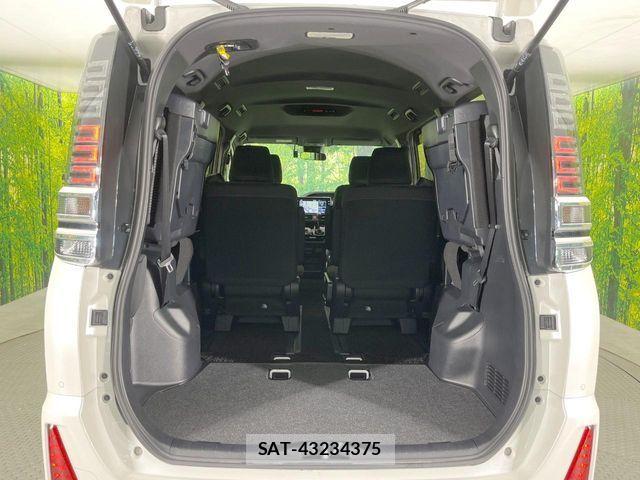 Toyota VOXY 2020-08 7226945-10