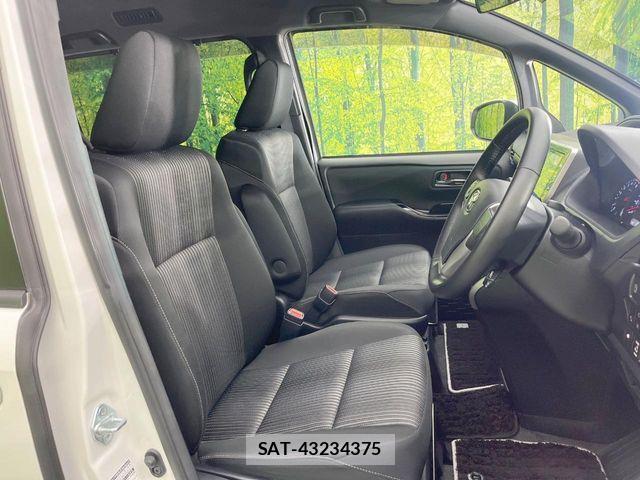 Toyota VOXY 2020-08 7226945-7