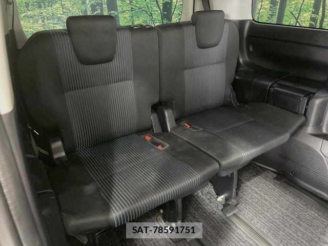 Toyota VOXY 2017-06 7226905-9