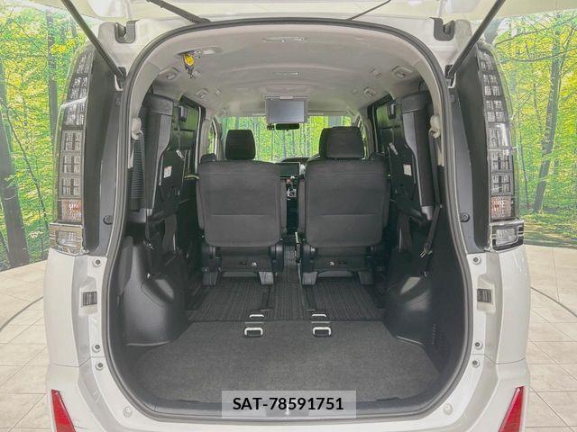 Toyota VOXY 2017-06 7226905-10
