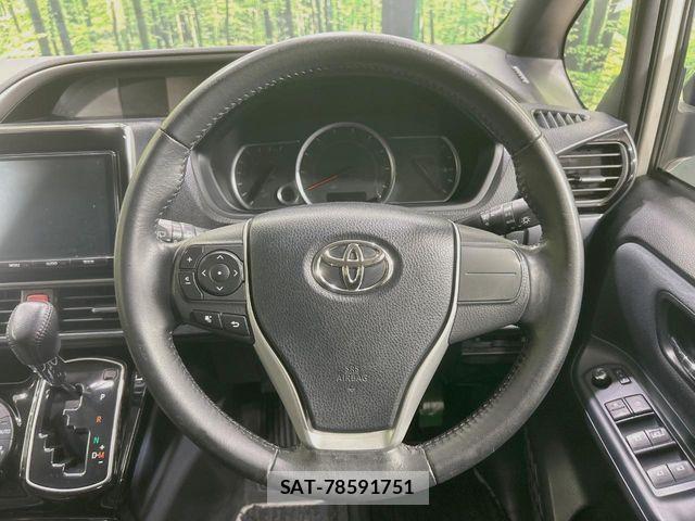 Toyota VOXY 2017-06 7226905-11