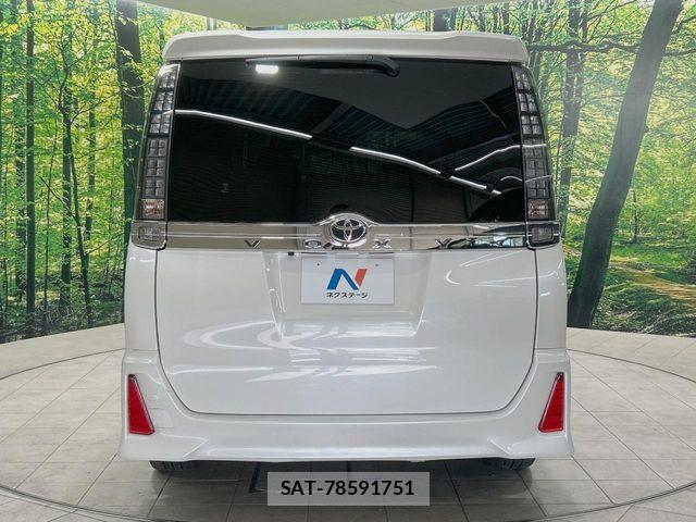 Toyota VOXY 2017-06 7226905-15