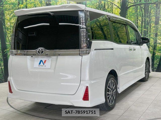 Toyota VOXY 2017-06 7226905-17