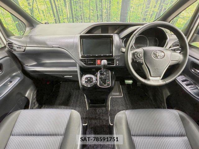 Toyota VOXY 2017-06 7226905-1
