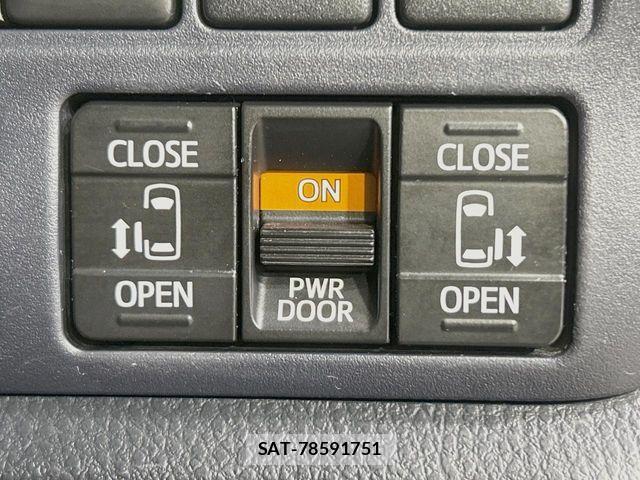 Toyota VOXY 2017-06 7226905-6