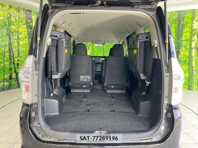 Toyota VOXY 2012-03 7226864-10