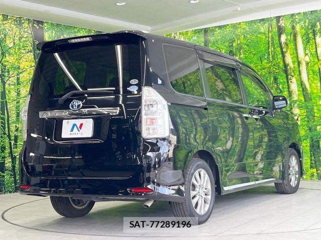 Toyota VOXY 2012-03 7226864-17