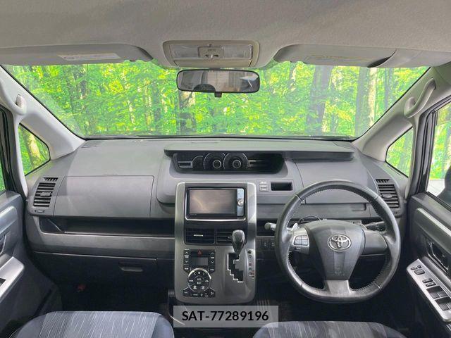Toyota VOXY 2012-03 7226864-1