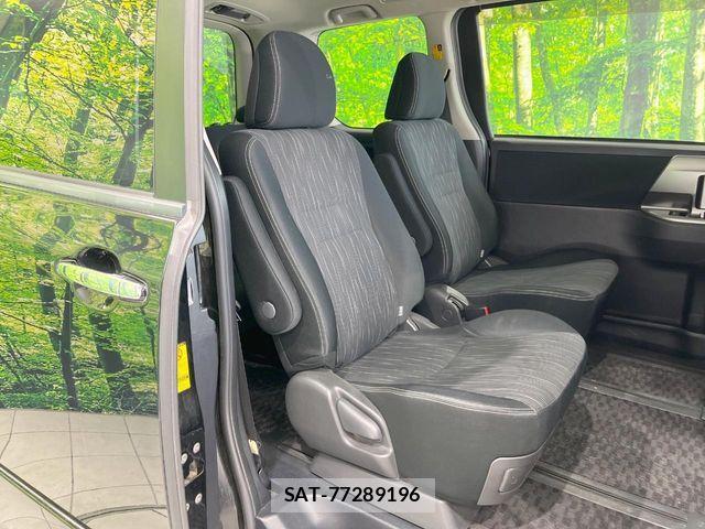 Toyota VOXY 2012-03 7226864-8