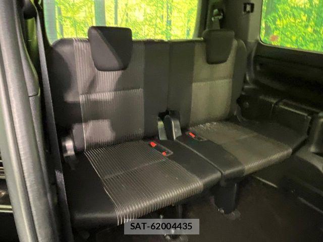 Toyota VOXY 2017-12 7226917-9
