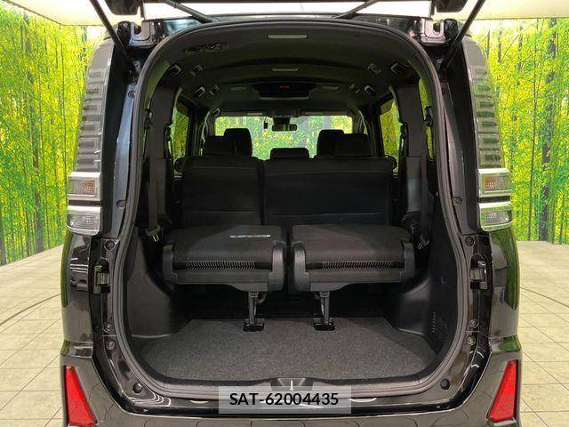 Toyota VOXY 2017-12 7226917-10