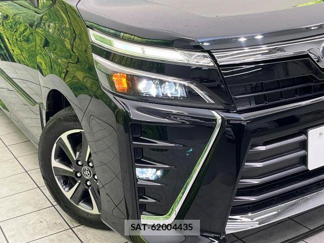 Toyota VOXY 2017-12 7226917-12