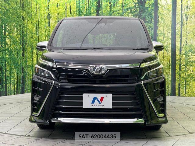 Toyota VOXY 2017-12 7226917-14