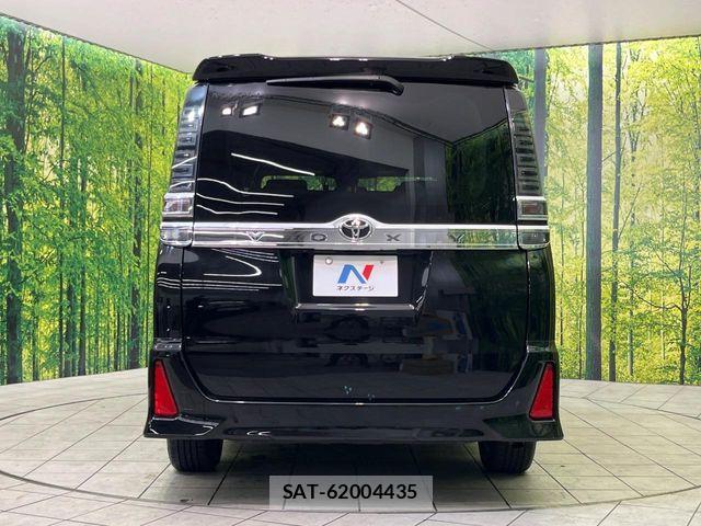Toyota VOXY 2017-12 7226917-15