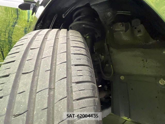Toyota VOXY 2017-12 7226917-19
