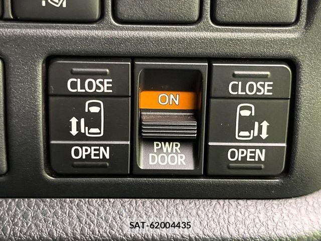 Toyota VOXY 2017-12 7226917-5