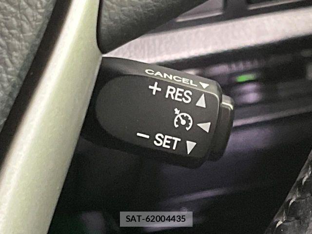 Toyota VOXY 2017-12 7226917-6