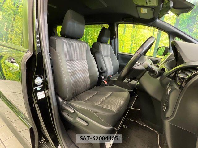 Toyota VOXY 2017-12 7226917-7