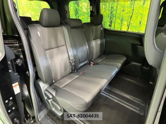 Toyota VOXY 2017-12 7226917-8